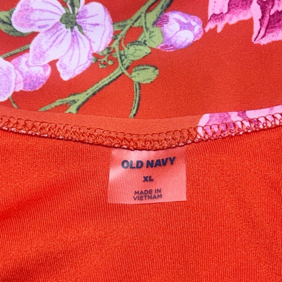 Old Navy Women’s One-Piece Swimsuit Red Floral Size XL NWT - Picture 7 of 8
